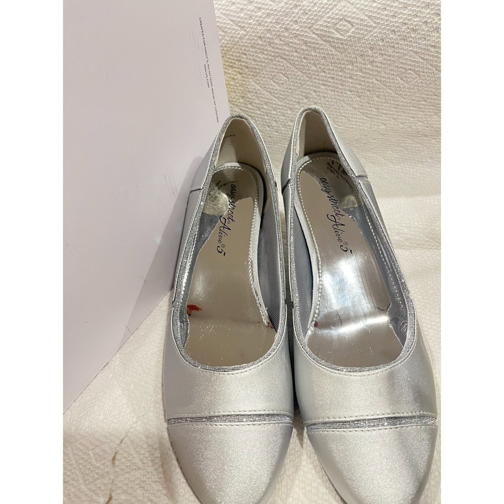 Easy Street Shoes for Women size NWNT
